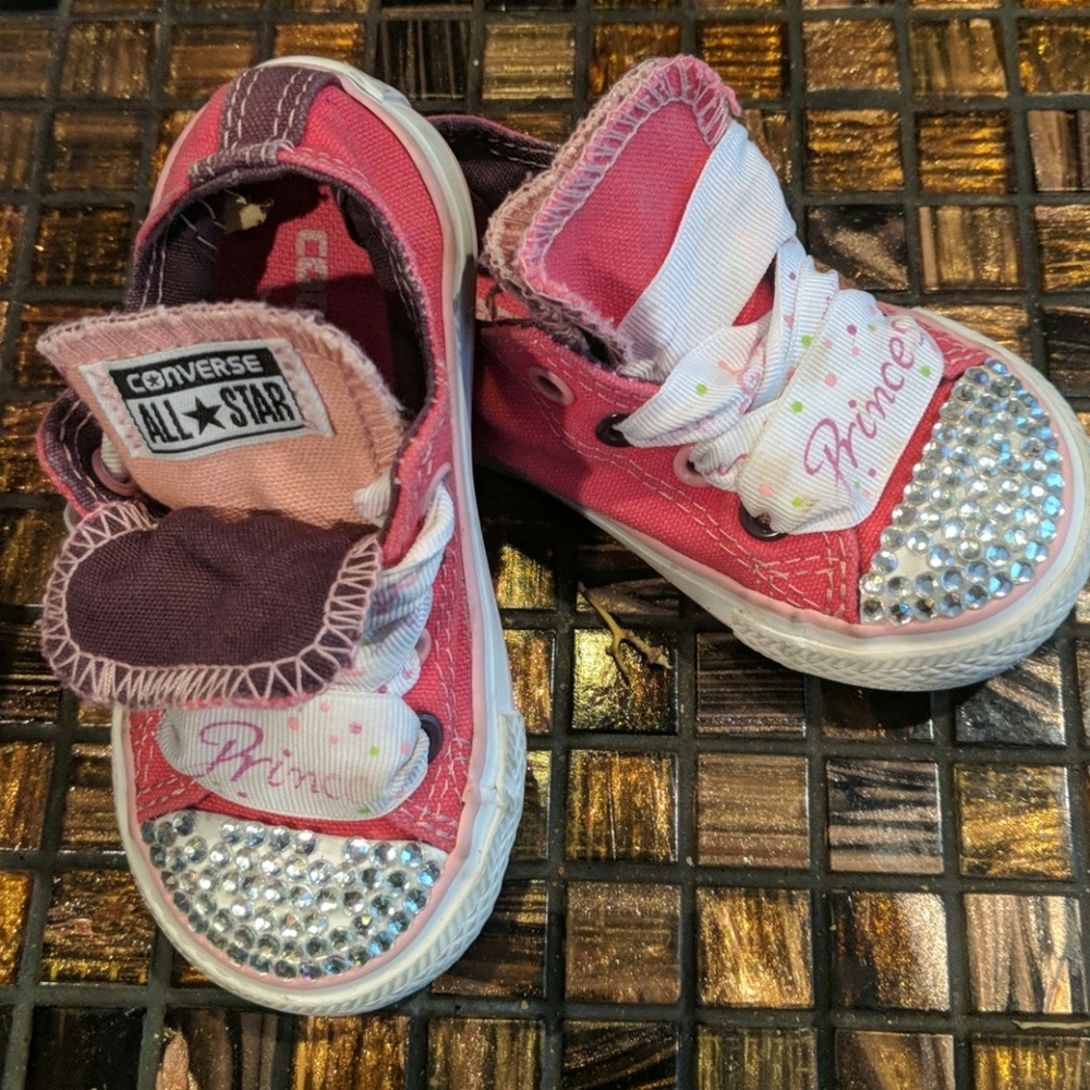 Toddler, size 5 converse